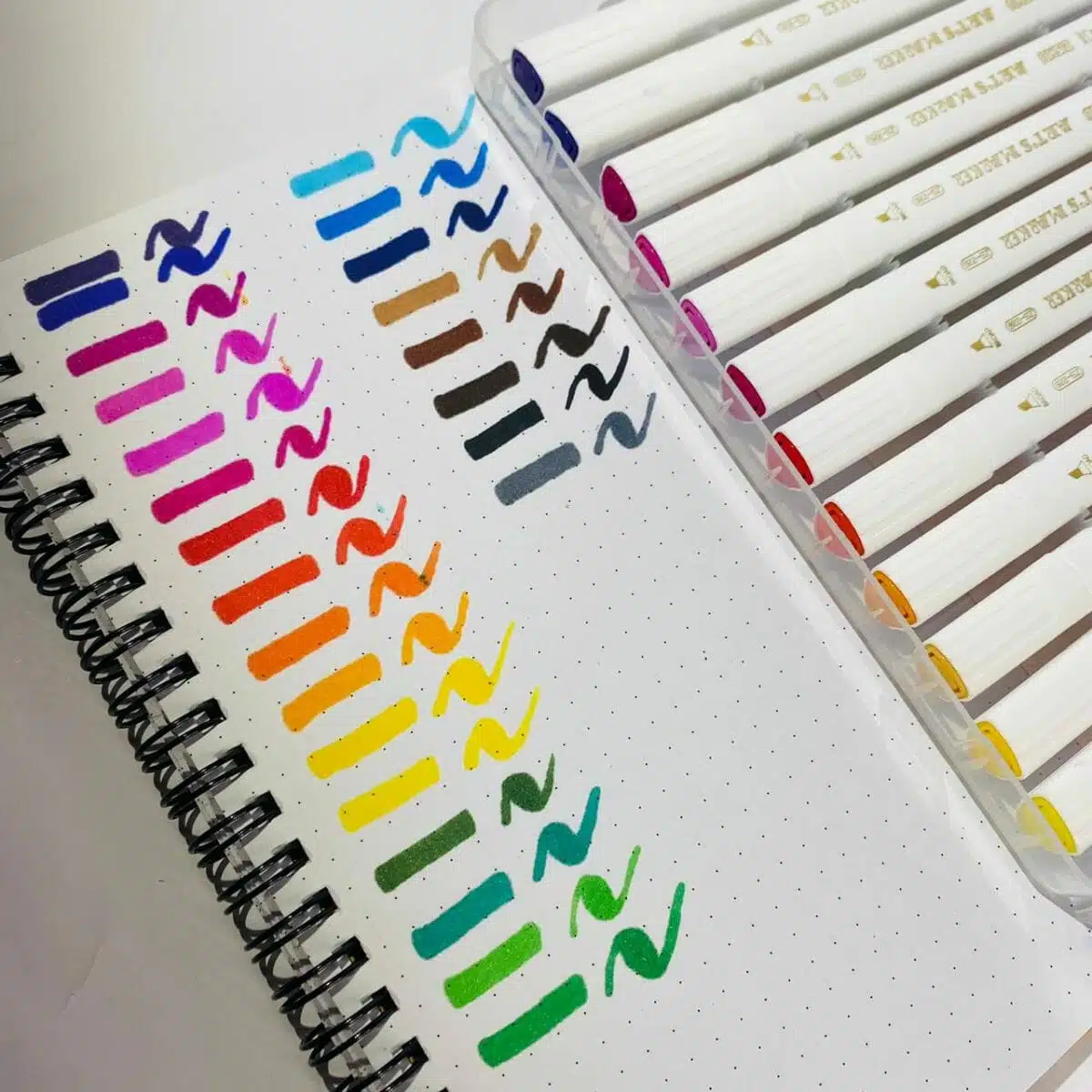 Set de 24 Marcadores Permanentes Punta Biselada y Punta Pincel - Imagen 4