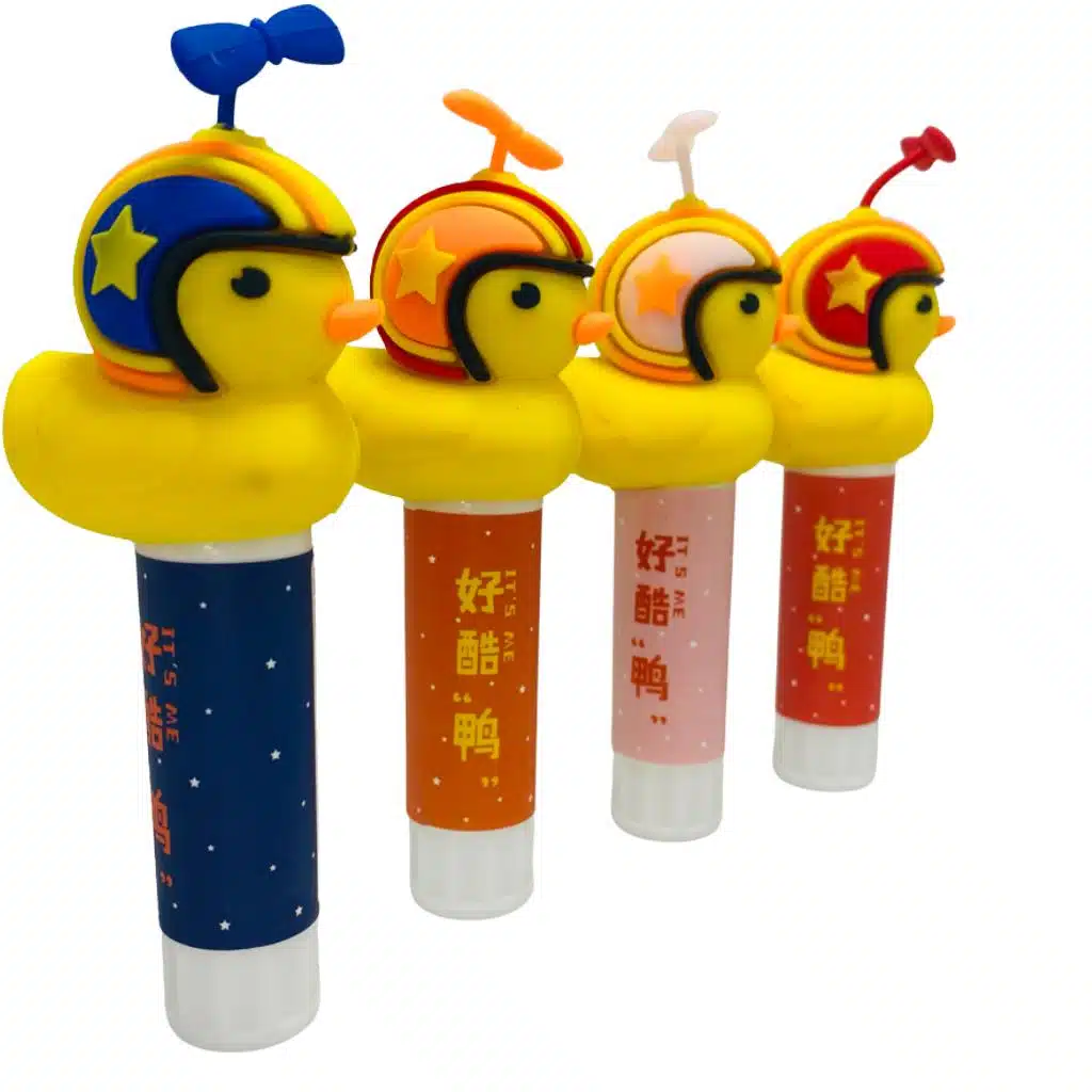 6941200250533 Pegamento en Barra 8g Diseño de Patito con Casco (Elige Color) - Imagen 1
