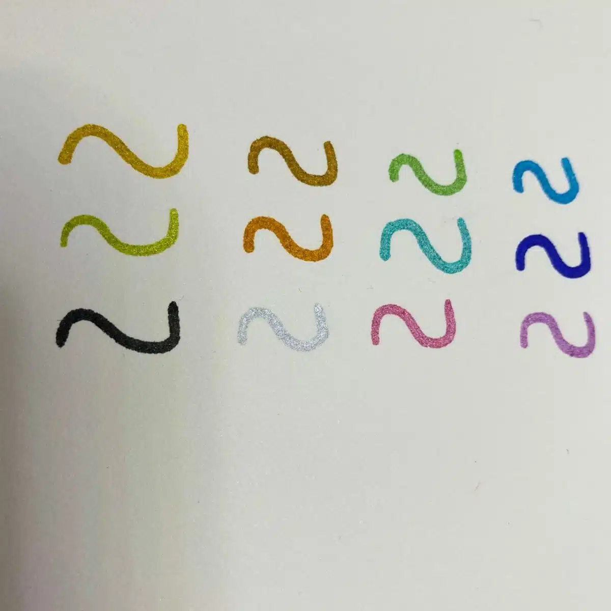 Set de 12 Marcadores Acrílicos a Base de Agua Tonos Metálicos Bestdi - Imagen 4