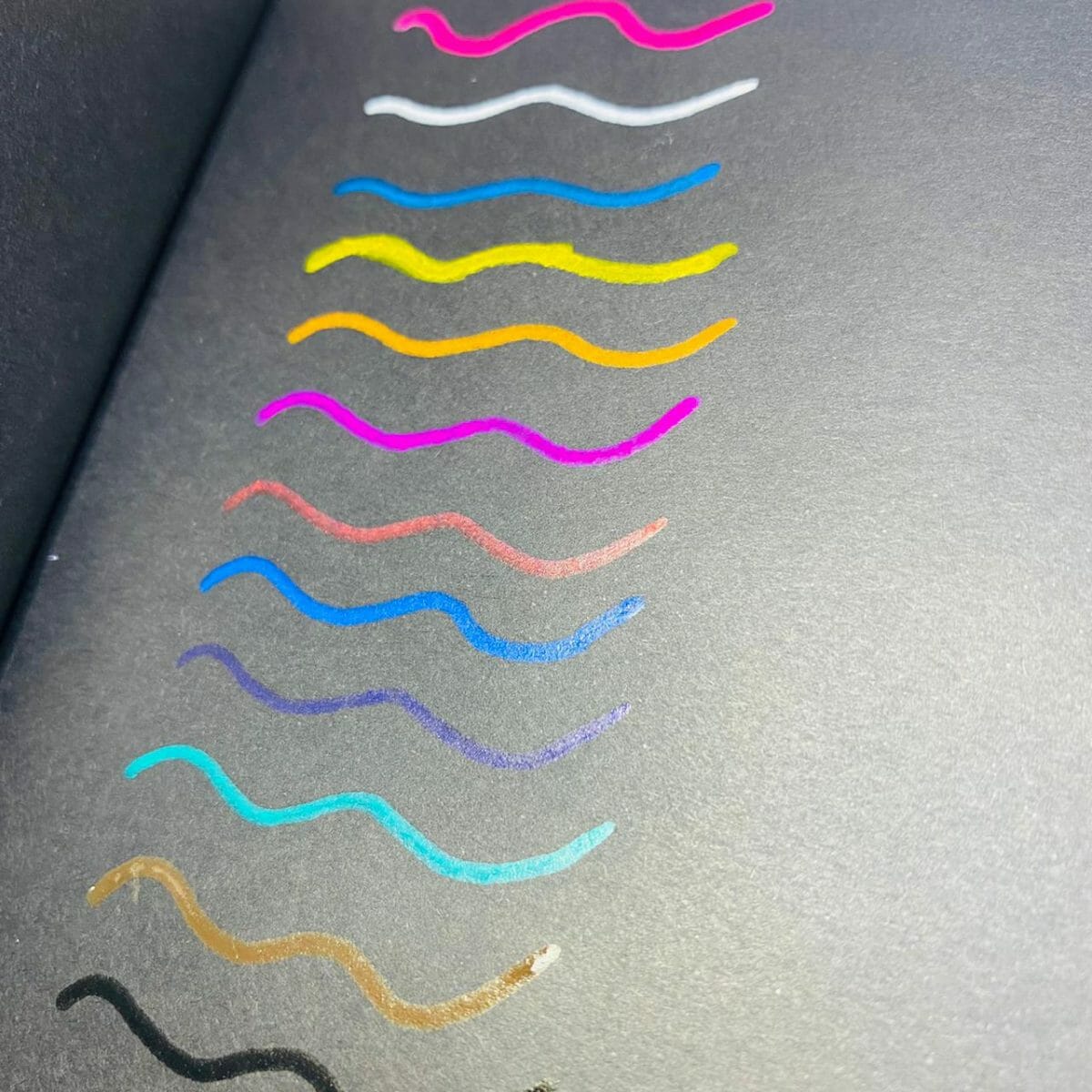 Set de 12 Marcadores Acrílicos a Base de Agua Bestdi - Imagen 5