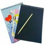 Libreta 8 Hojas Negras Raspable Scratch + Palito de Naranjo Modelo Personajes BT21 (Elige Diseño) - Imagen 2
