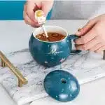 Tazón Con Tapa y Cuchara Modelo de Luna y Astronauta (Elige Color) - Imagen 3