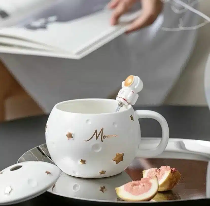 Tazón Con Tapa y Cuchara Modelo de Luna y Astronauta (Elige Color) - Imagen 4