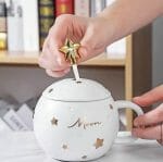 Tazón Con Tapa y Cuchara Modelo de Luna y Estrella (Elige Color) - Imagen 4