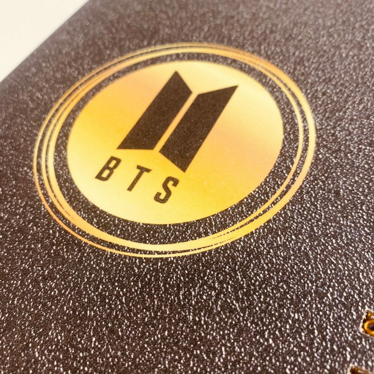 Cuaderno A5 100 Hojas Cuadriculadas 7mm Diseño BTS - Imagen 8