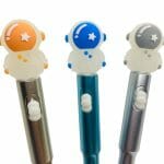 Lápiz Tinta Gel Negro Diseño de Astronauta con Luz (Elige Color) - Imagen 2