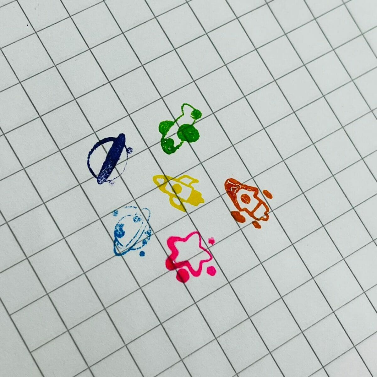 6924934290952_4 Set de 6 Timbres de Colores Diseños Espaciales - Imagen 3