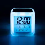 Reloj Despertador Digital Cambia Color Diseño Bob Esponja - Imagen 8